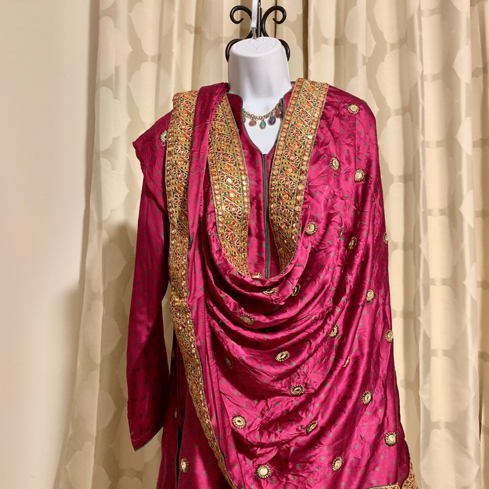 Indian / Pakistani Kameez & Duppatta |